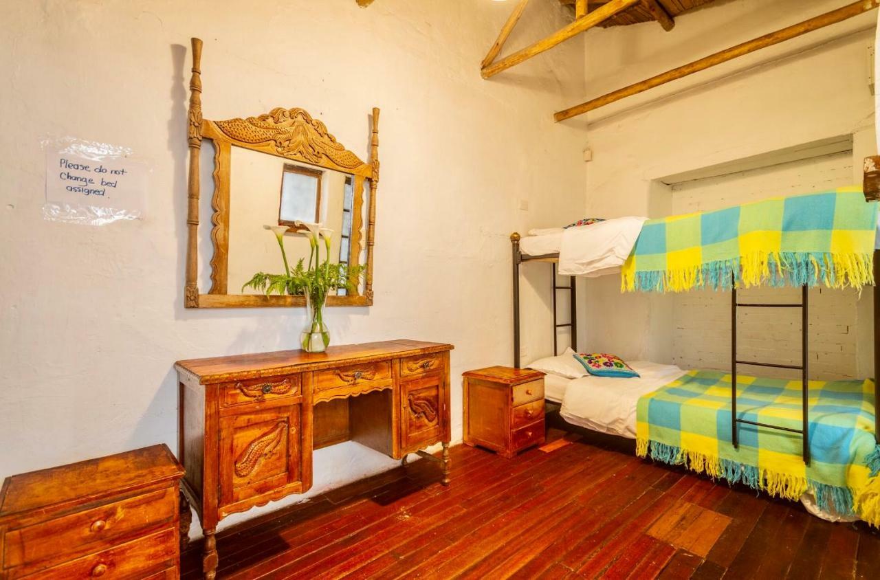 Alegrias Hostel Богота Экстерьер фото